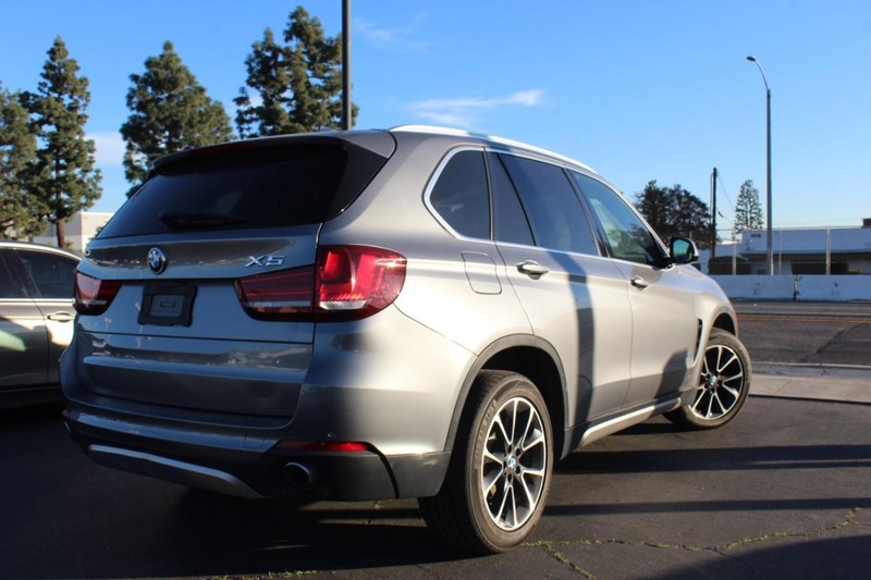 BMW X5 Vehicle Full-screen Gallery Image 03