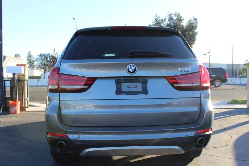 BMW X5 Vehicle Full-screen Gallery Image 04