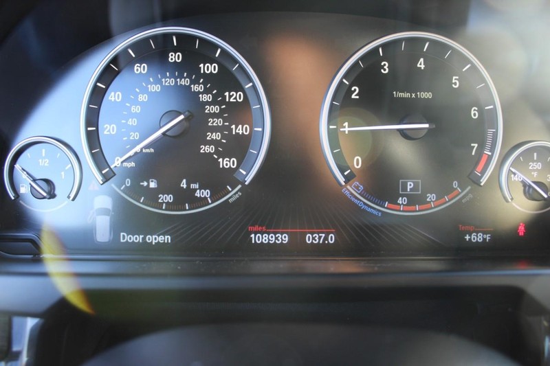 BMW X5 Vehicle Full-screen Gallery Image 14