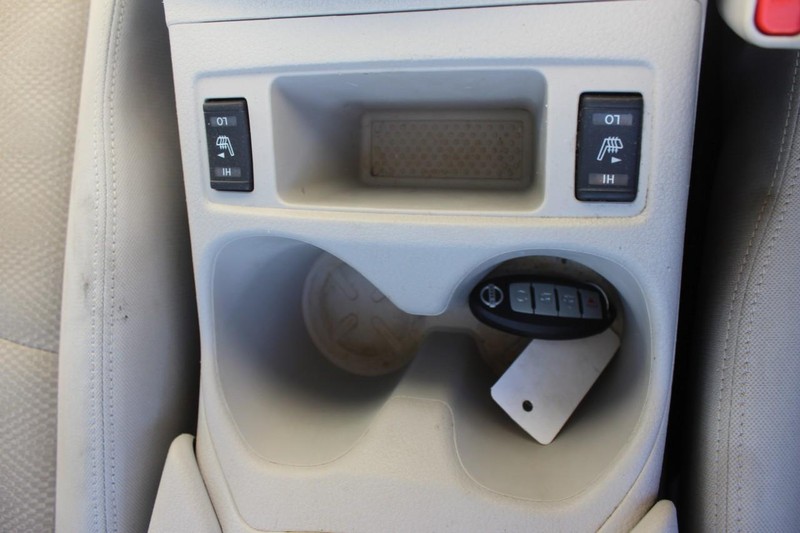 Nissan Rogue Sport Vehicle Full-screen Gallery Image 11