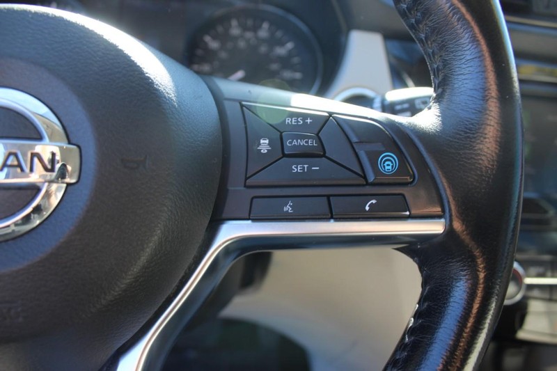 Nissan Rogue Sport Vehicle Full-screen Gallery Image 13