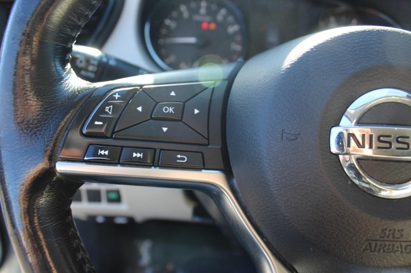 Nissan Rogue Sport Vehicle Full-screen Gallery Image 14