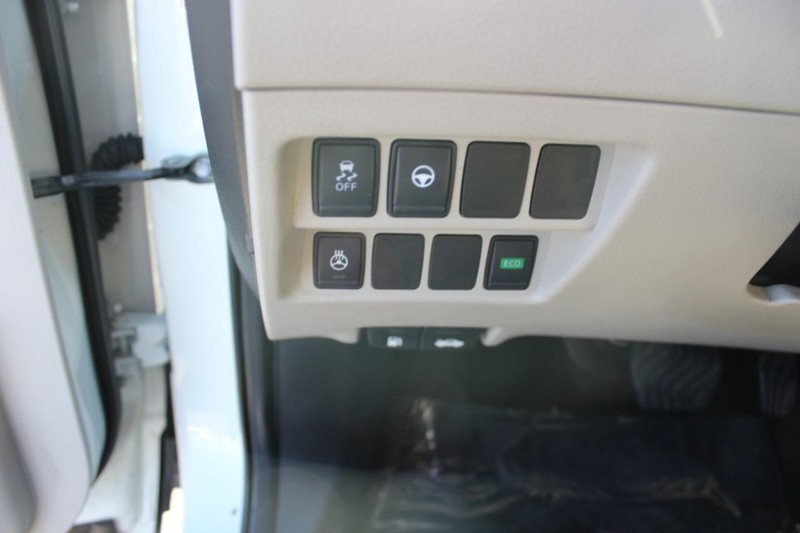 Nissan Rogue Sport Vehicle Full-screen Gallery Image 15