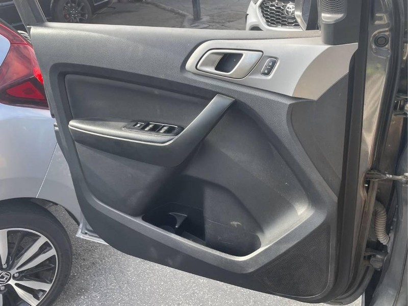 Ford Ranger Vehicle Full-screen Gallery Image 12