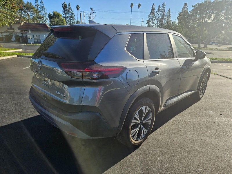 Nissan Rogue Vehicle Full-screen Gallery Image 05