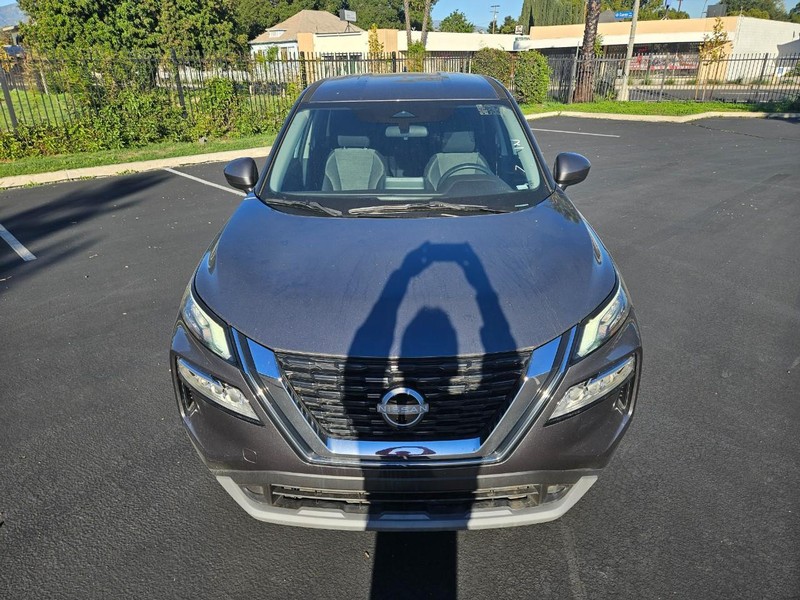 Nissan Rogue Vehicle Full-screen Gallery Image 08