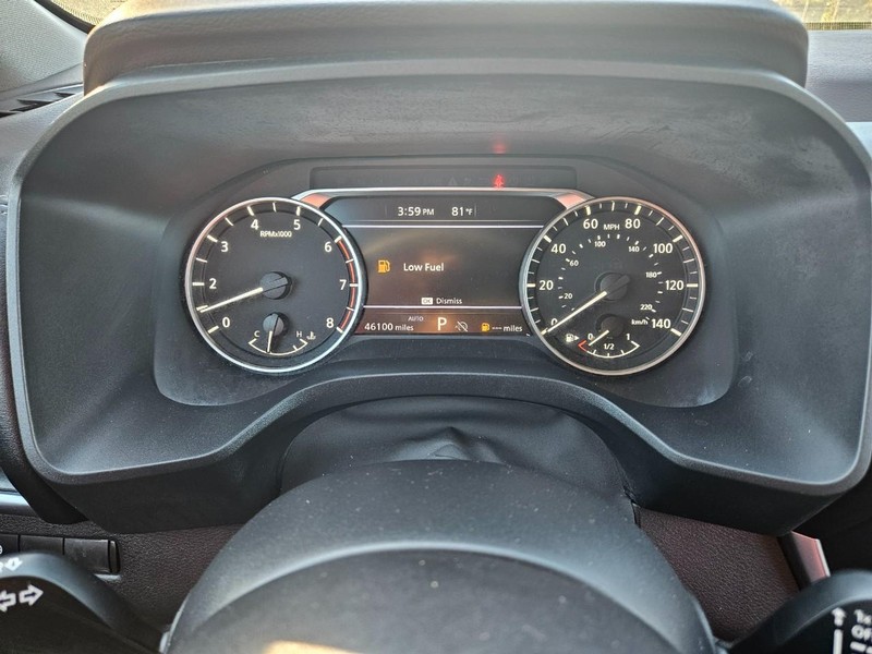 Nissan Rogue Vehicle Full-screen Gallery Image 10