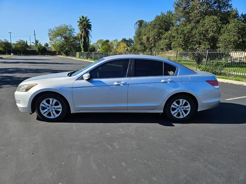Honda Accord Sedan Vehicle Full-screen Gallery Image 02