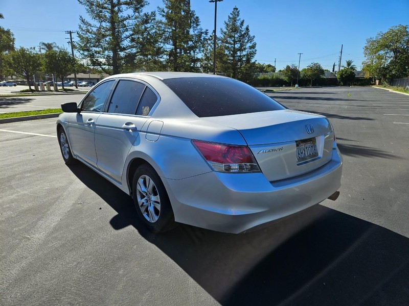 Honda Accord Sedan Vehicle Full-screen Gallery Image 03