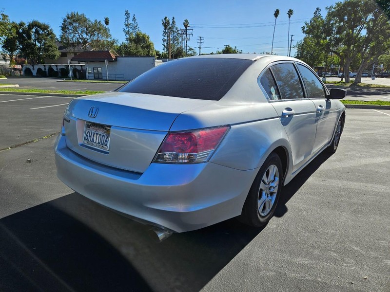 Honda Accord Sedan Vehicle Full-screen Gallery Image 05