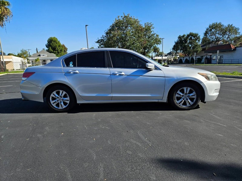 Honda Accord Sedan Vehicle Full-screen Gallery Image 06