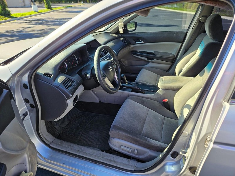 Honda Accord Sedan Vehicle Full-screen Gallery Image 10