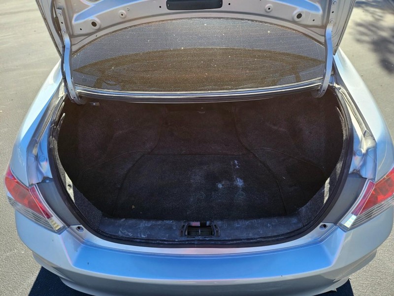 Honda Accord Sedan Vehicle Full-screen Gallery Image 12