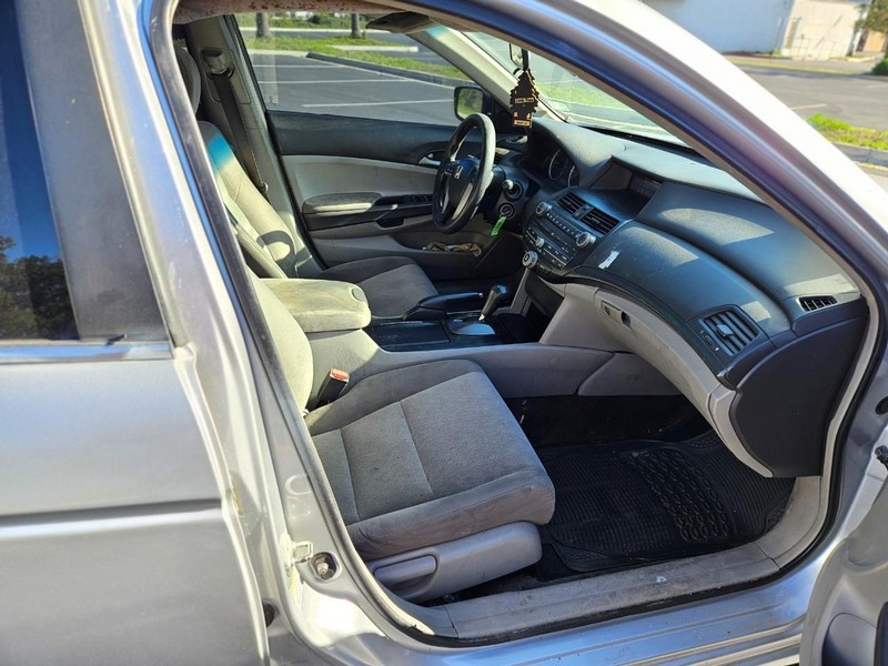 Honda Accord Sedan Vehicle Full-screen Gallery Image 13