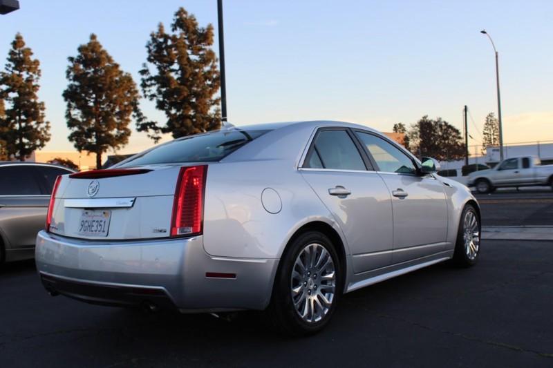 Cadillac CTS Sedan Vehicle Full-screen Gallery Image 03