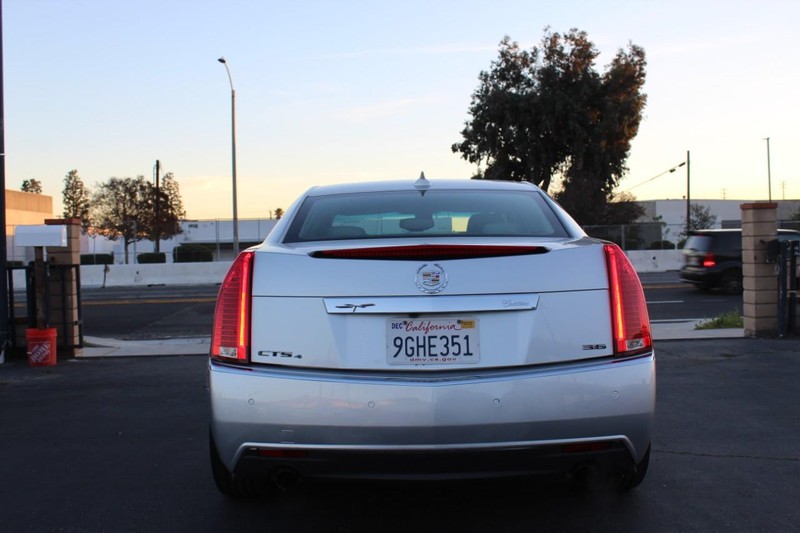 Cadillac CTS Sedan Vehicle Full-screen Gallery Image 06