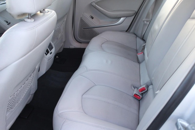 Cadillac CTS Sedan Vehicle Full-screen Gallery Image 08