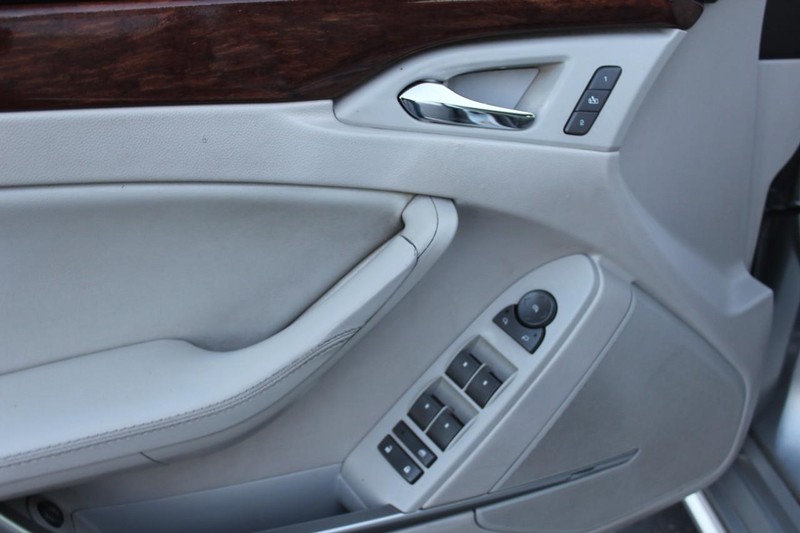 Cadillac CTS Sedan Vehicle Full-screen Gallery Image 09