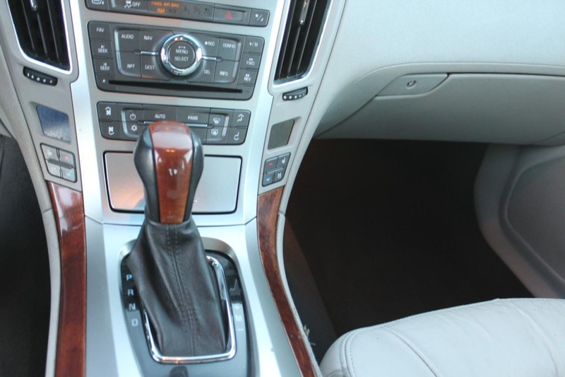 Cadillac CTS Sedan Vehicle Full-screen Gallery Image 10