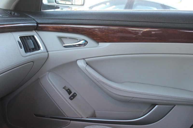 Cadillac CTS Sedan Vehicle Full-screen Gallery Image 14
