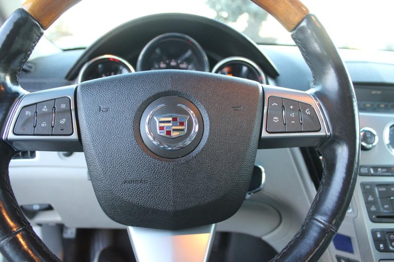Cadillac CTS Sedan Vehicle Full-screen Gallery Image 15