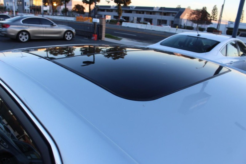 Cadillac CTS Sedan Vehicle Full-screen Gallery Image 20