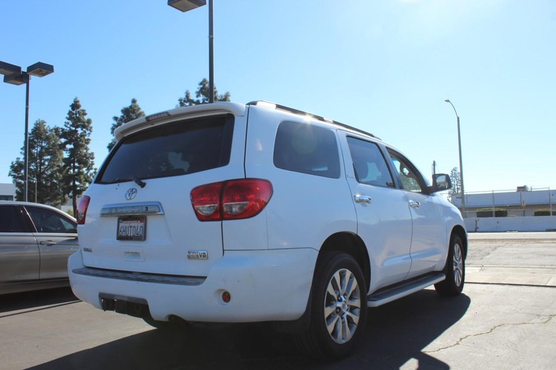 Toyota Sequoia Vehicle Full-screen Gallery Image 03