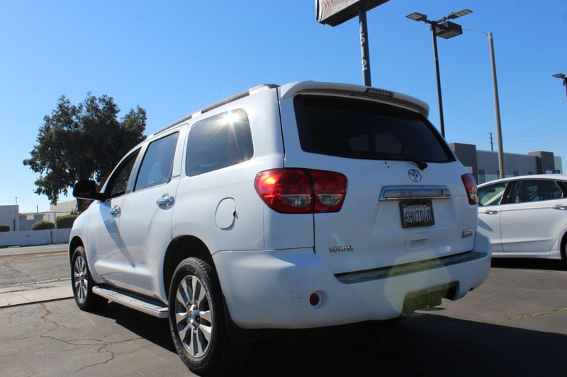 Toyota Sequoia Vehicle Full-screen Gallery Image 04