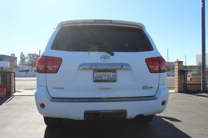 Toyota Sequoia Vehicle Full-screen Gallery Image 06