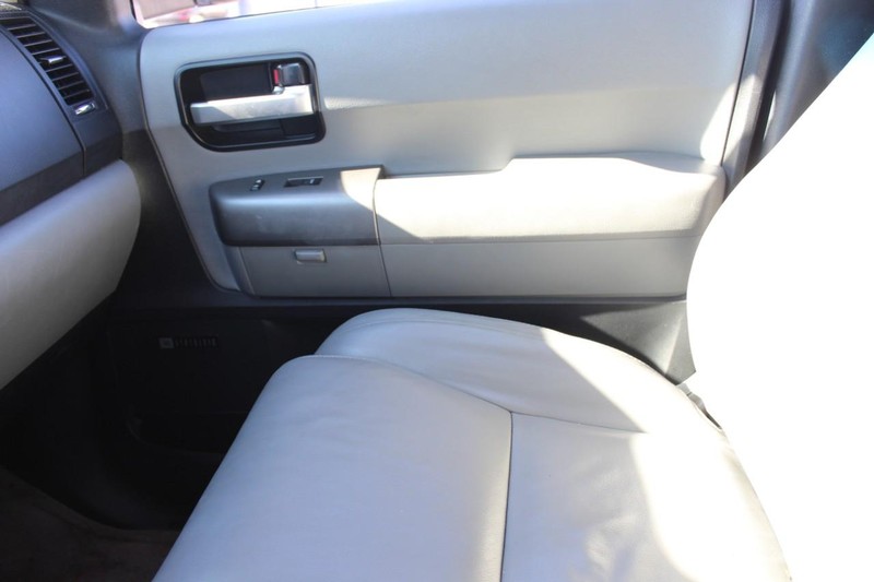 Toyota Sequoia Vehicle Full-screen Gallery Image 15