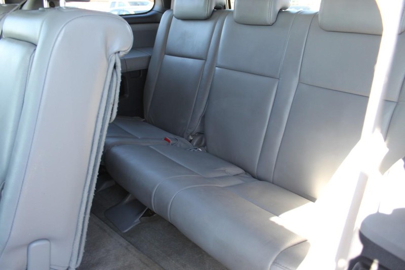 Toyota Sequoia Vehicle Full-screen Gallery Image 16