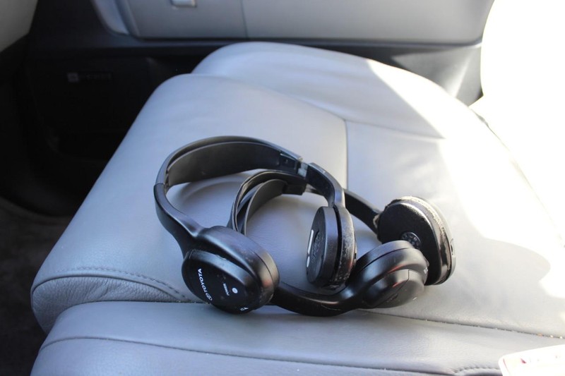 Toyota Sequoia Vehicle Full-screen Gallery Image 17