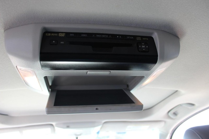 Toyota Sequoia Vehicle Full-screen Gallery Image 18