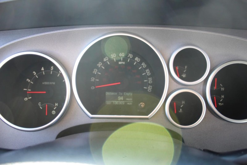 Toyota Sequoia Vehicle Full-screen Gallery Image 25