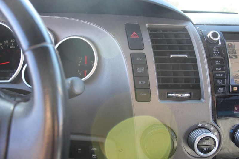 Toyota Sequoia Vehicle Full-screen Gallery Image 26