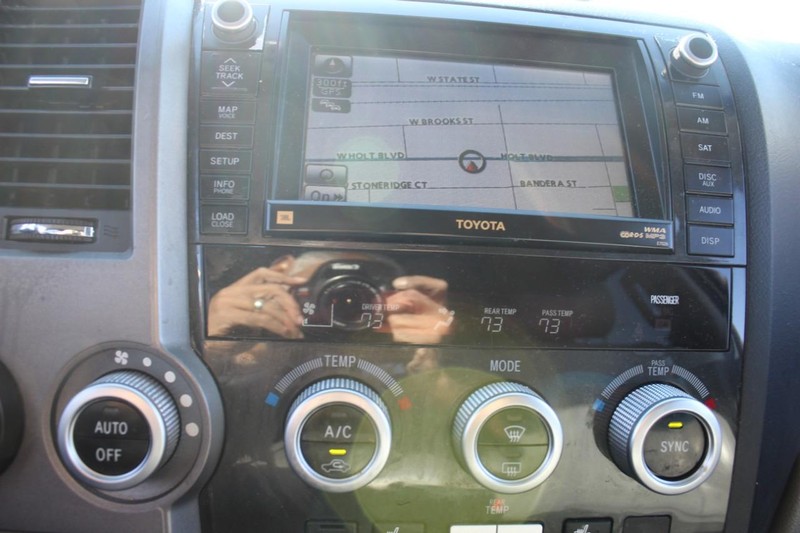 Toyota Sequoia Vehicle Full-screen Gallery Image 27