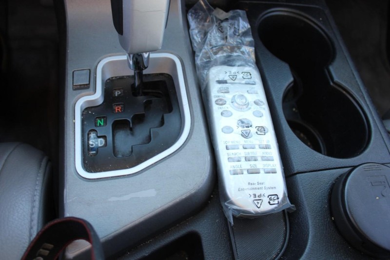 Toyota Sequoia Vehicle Full-screen Gallery Image 29