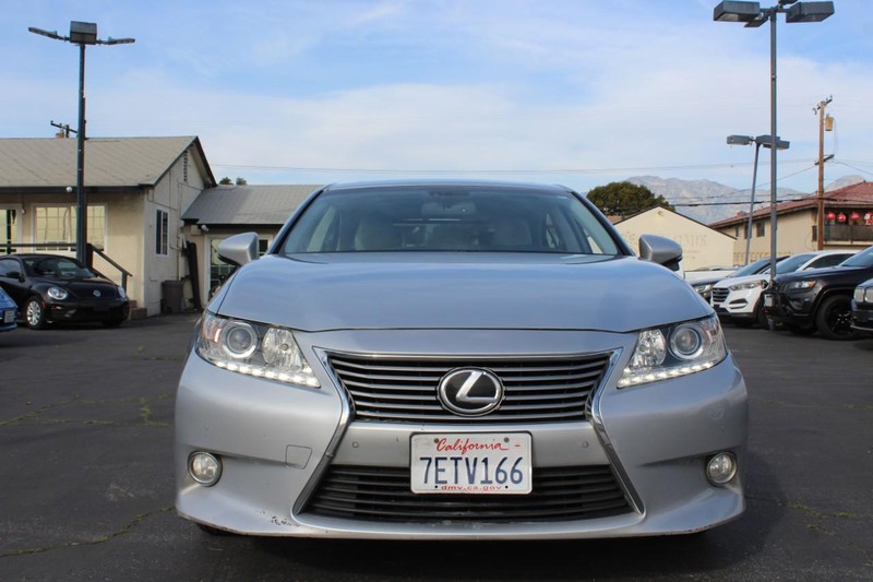 Lexus ES 350 Vehicle Full-screen Gallery Image 05