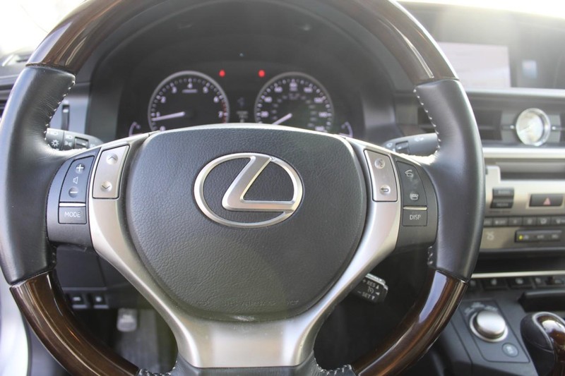 Lexus ES 350 Vehicle Full-screen Gallery Image 21