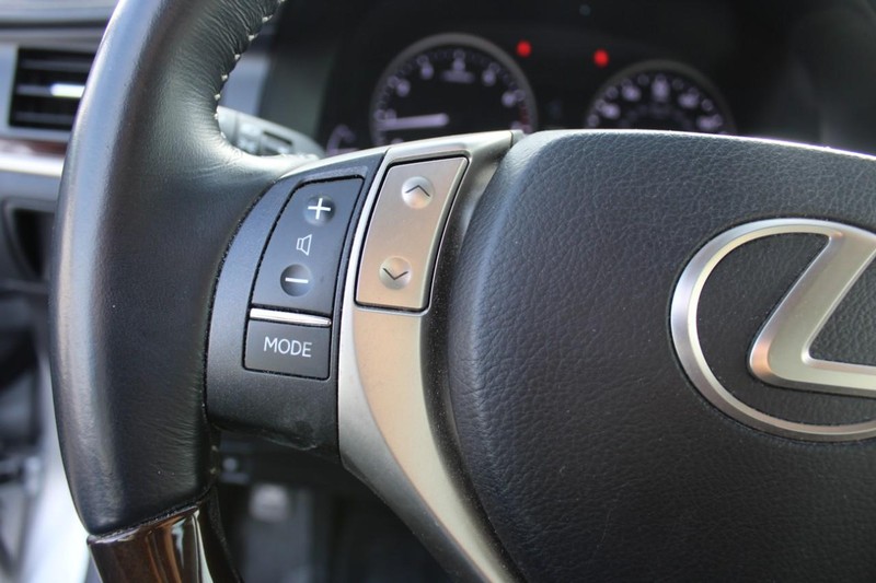 Lexus ES 350 Vehicle Full-screen Gallery Image 23