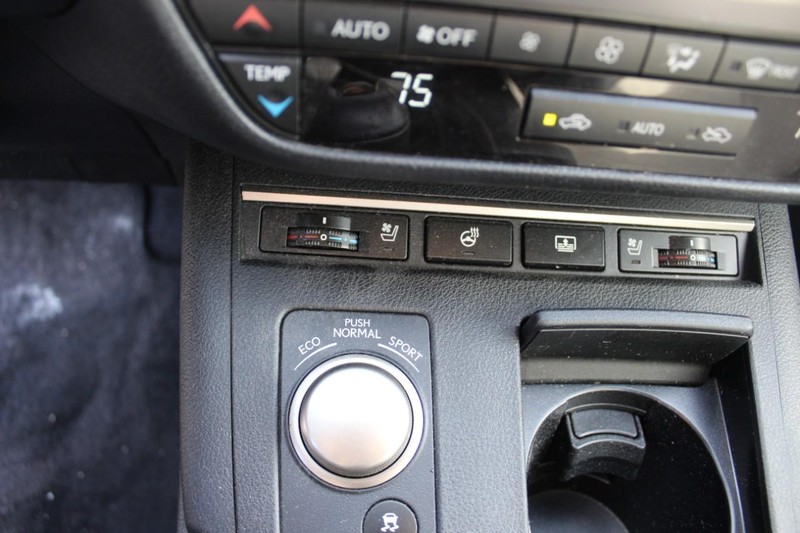 Lexus ES 350 Vehicle Full-screen Gallery Image 25