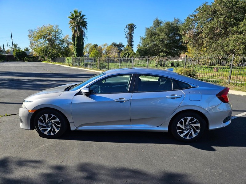 Honda Civic Sedan Vehicle Full-screen Gallery Image 03