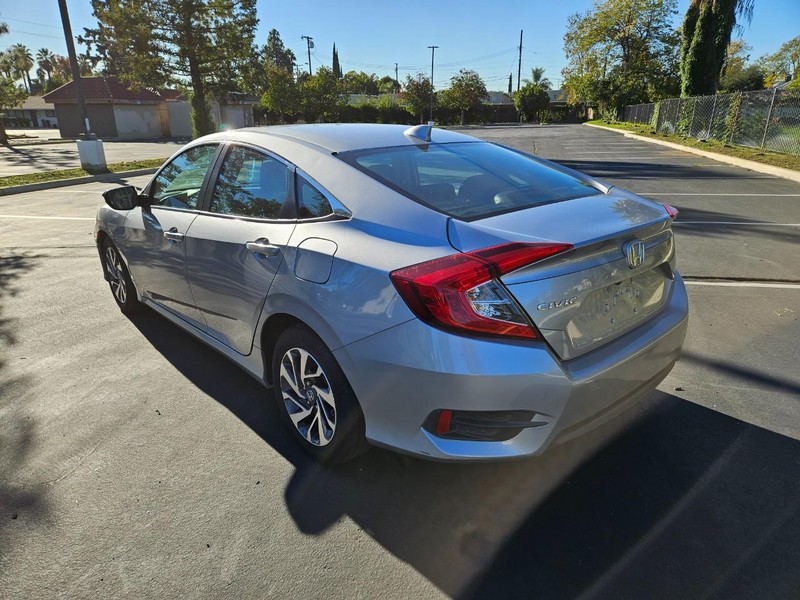 Honda Civic Sedan Vehicle Full-screen Gallery Image 04