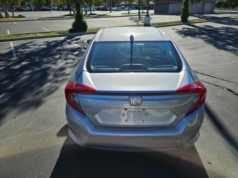 Honda Civic Sedan Vehicle Full-screen Gallery Image 05