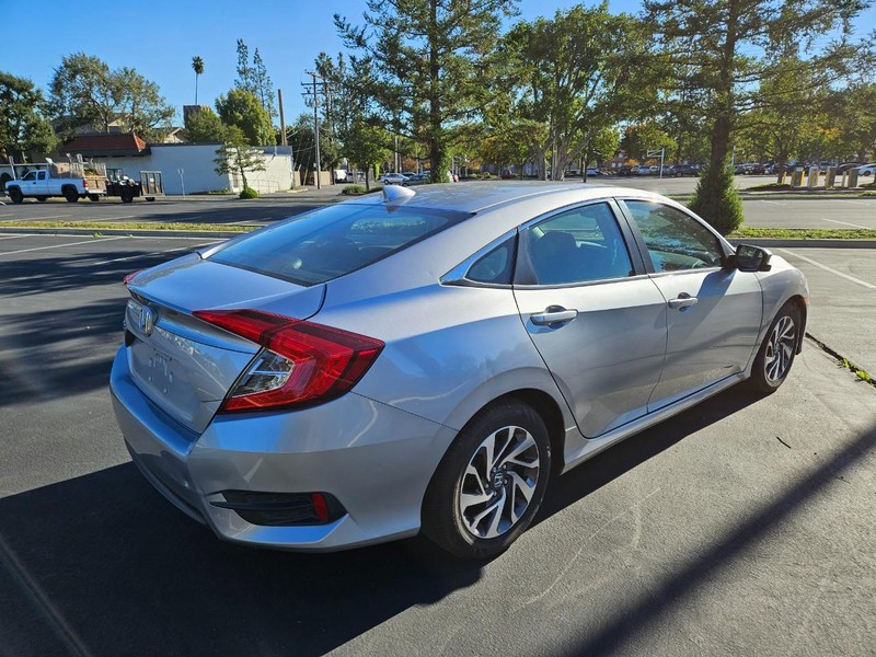 Honda Civic Sedan Vehicle Full-screen Gallery Image 06