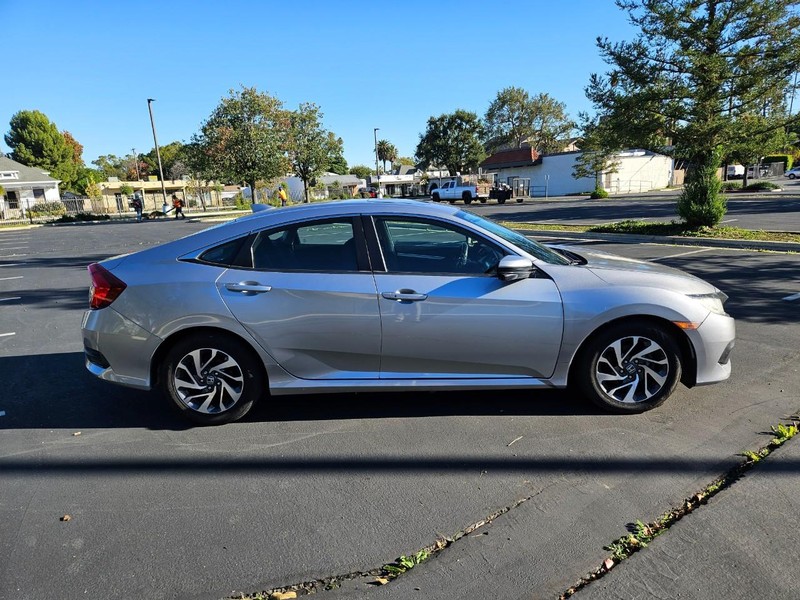 Honda Civic Sedan Vehicle Full-screen Gallery Image 07