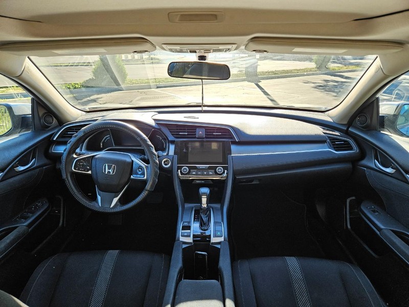 Honda Civic Sedan Vehicle Full-screen Gallery Image 10