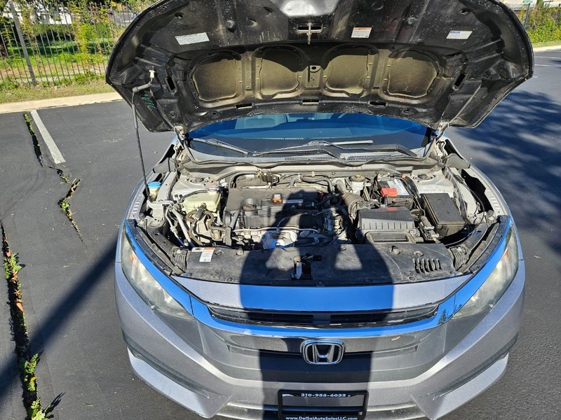 Honda Civic Sedan Vehicle Full-screen Gallery Image 19