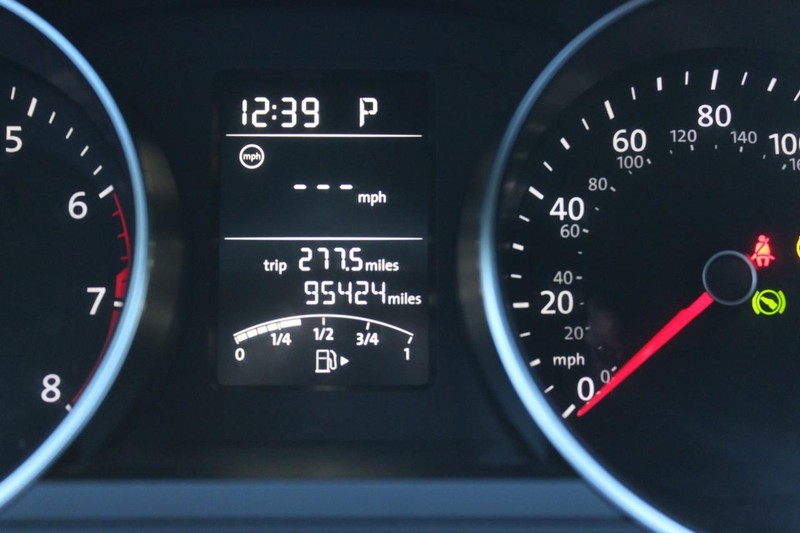 Volkswagen Jetta Vehicle Full-screen Gallery Image 12