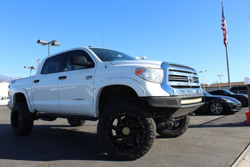 Toyota Tundra 4WD Vehicle Full-screen Gallery Image 02